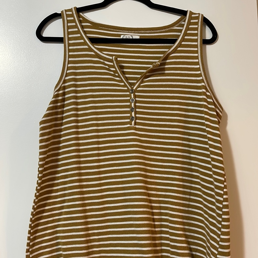 Maurice’s - Women’s Large Button Tank